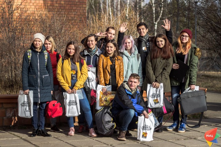 Делегацию молодежи. Молодежь Братска. Братский Молодежная 107. Форум Братск молодежный.