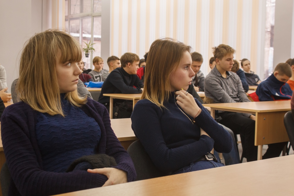 Целлюлозно бумажный колледж братск. ЦБ колледж Братск. ЦБК Братск колледж. Директор целлюлозно-бумажного техникума Братск.